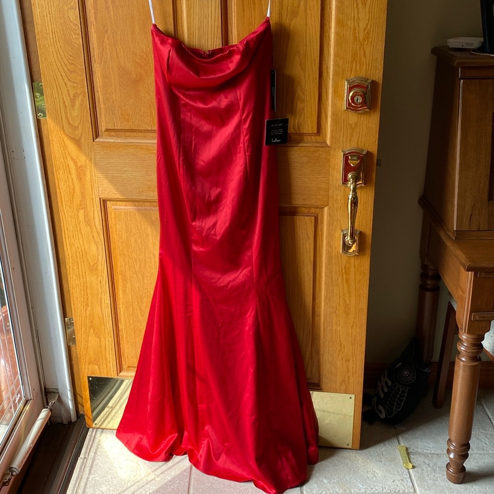 Women’s LuLus Red Gown, NWT size S
